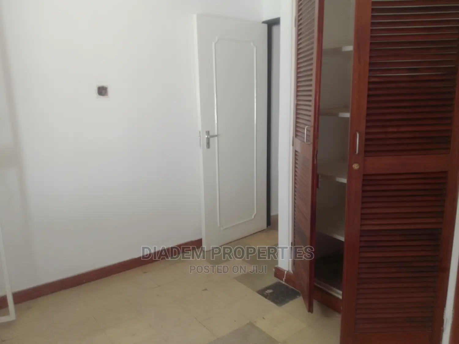 Commercial Maissionette to Let in Riara Rd