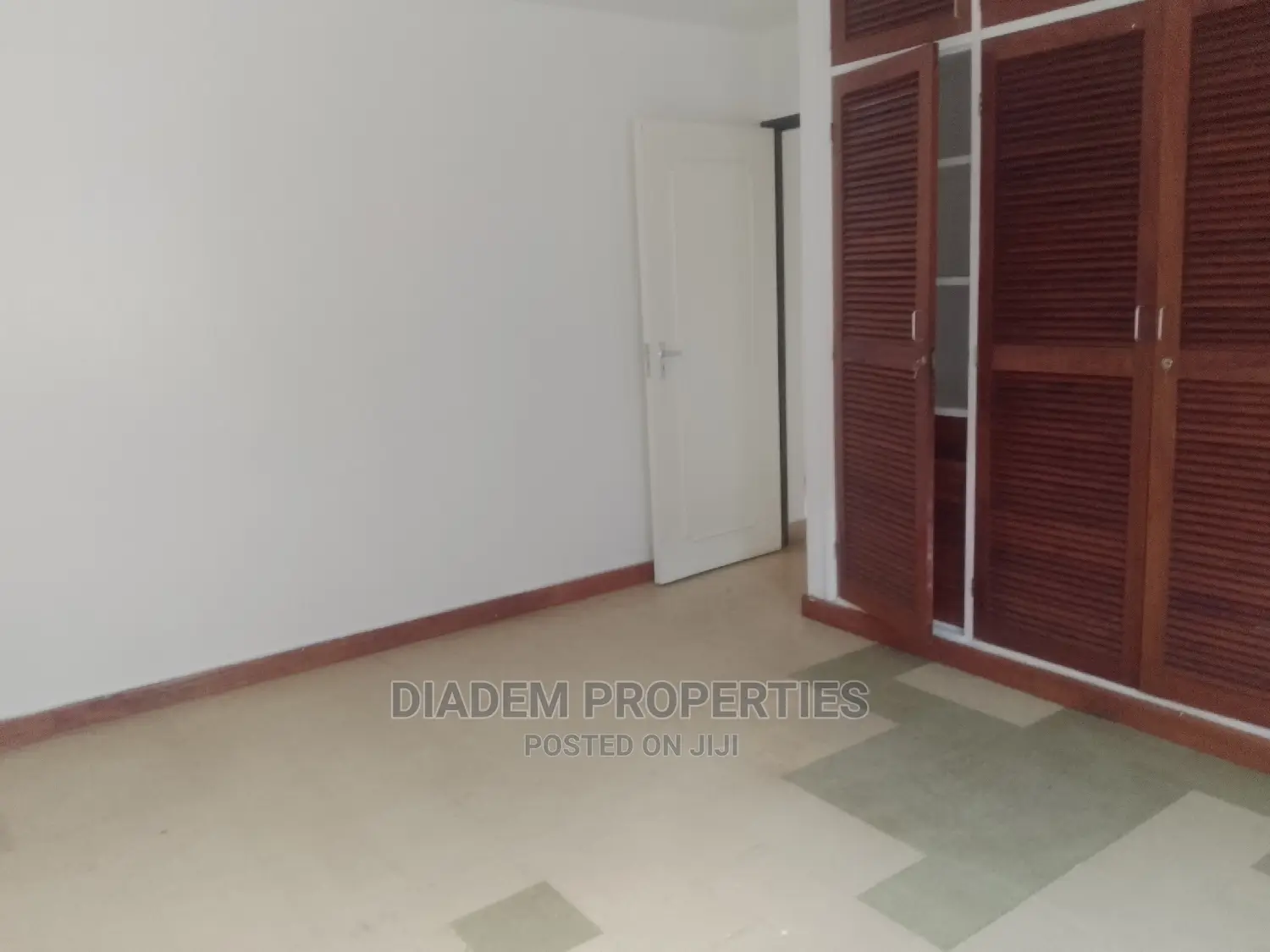 Commercial Maissionette to Let in Riara Rd