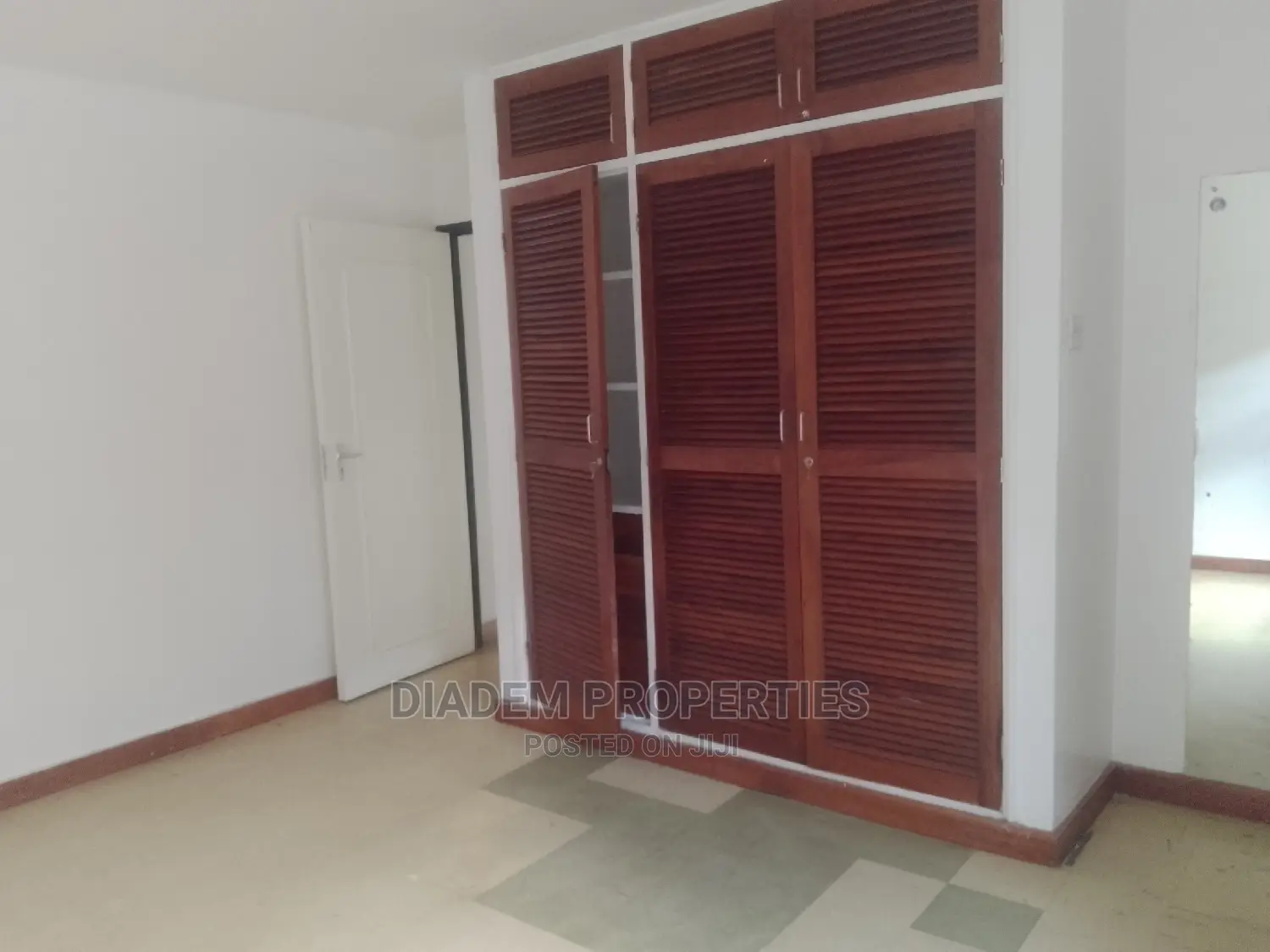 Commercial Maissionette to Let in Riara Rd