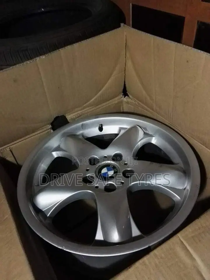 17 Inch Bmw Original Rims ( Japan)