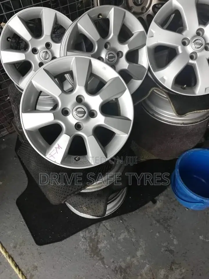 15 Inch Nissan Original Rims ( Tiwan)