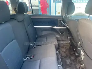 Toyota ISIS 1.8 Platana 2WD 2015 Red