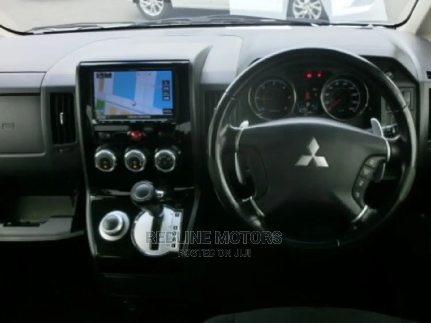 Mitsubishi Delica 2016 White