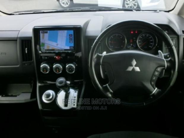 Mitsubishi Delica 2016 White - thumbnail 3