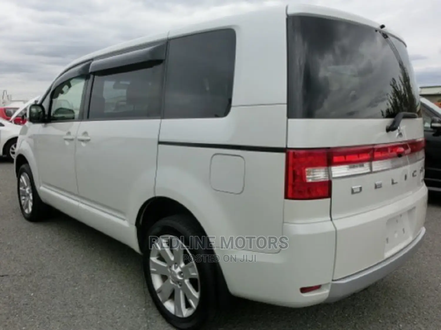 Mitsubishi Delica 2016 White