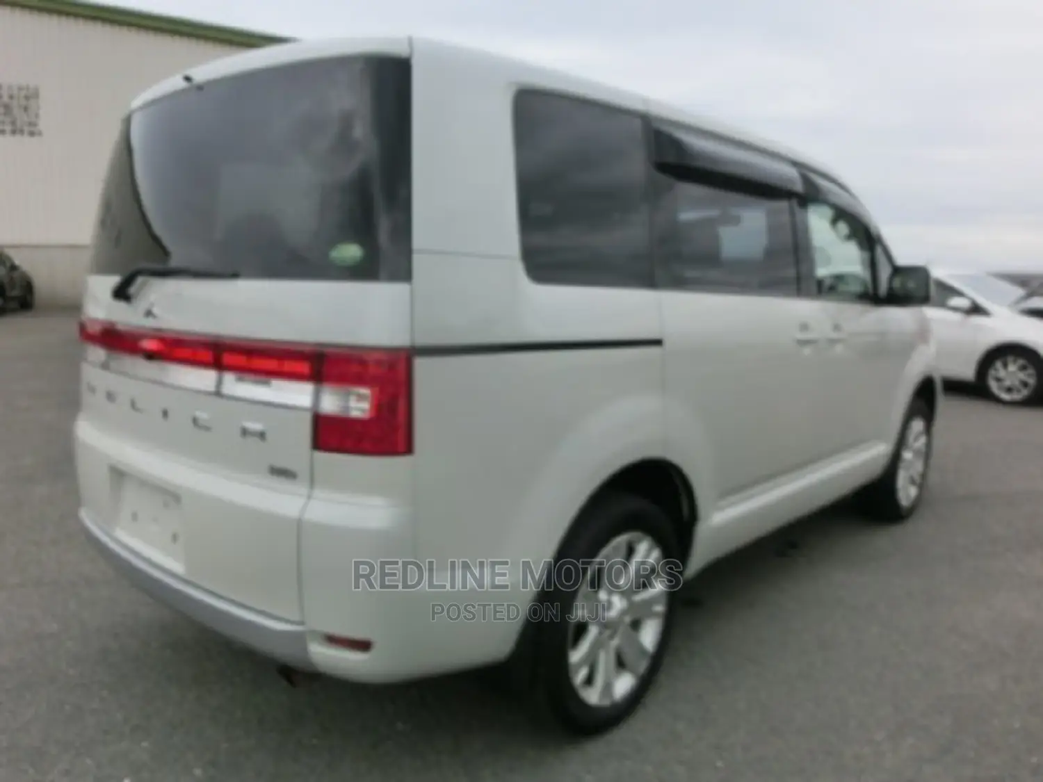 Mitsubishi Delica 2016 White
