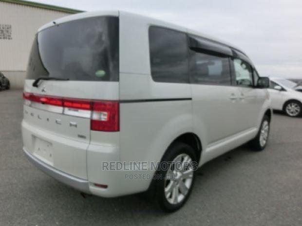 Mitsubishi Delica 2016 White - thumbnail 7