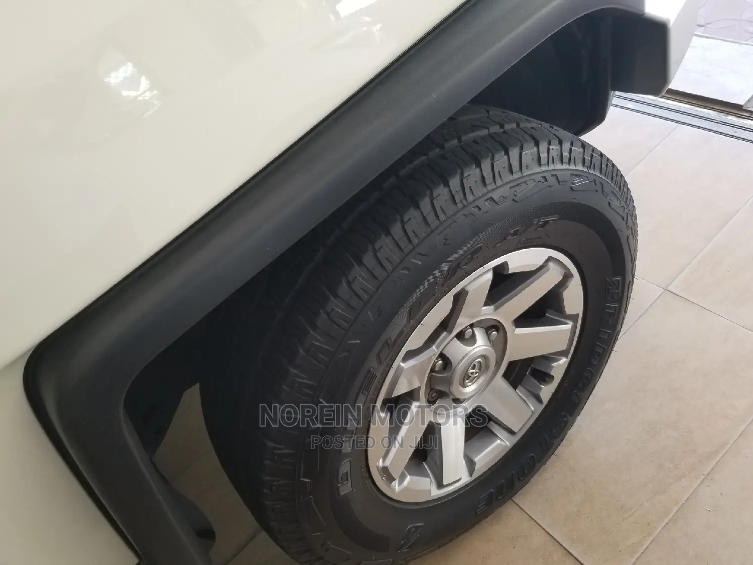 Toyota FJ Cruiser 2015 White