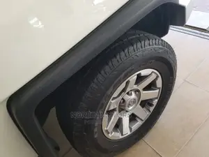 Toyota FJ Cruiser 2015 White