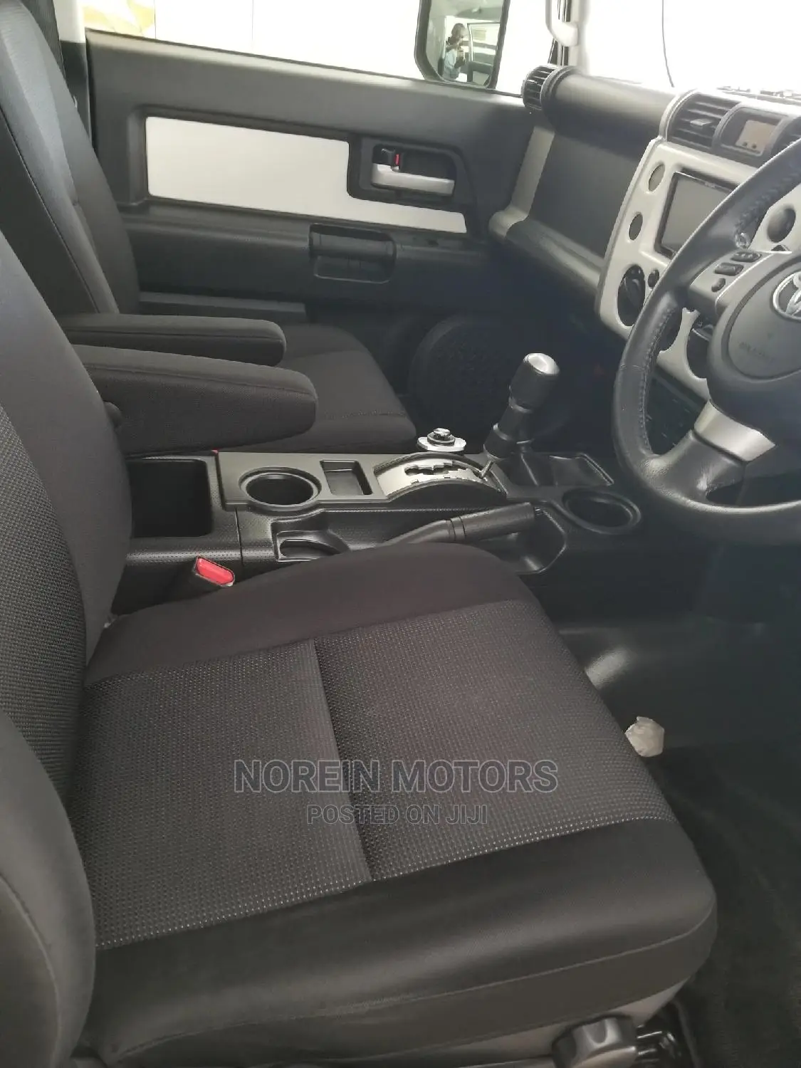 Toyota FJ Cruiser 2015 White