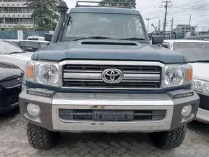 Toyota Land Cruiser 2016 Blue
