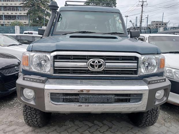 Toyota Land Cruiser 2016 Blue