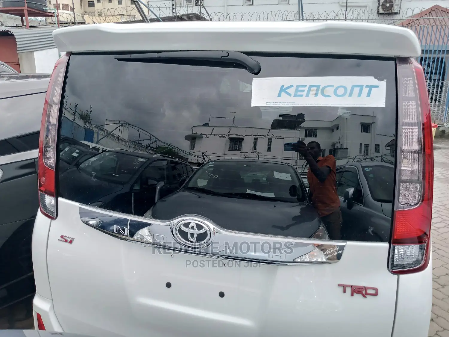 Toyota Noah 2.0 AWD (7 Seater) 2016 Pearl