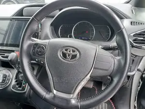 Toyota Noah 2.0 AWD (7 Seater) 2016 Pearl