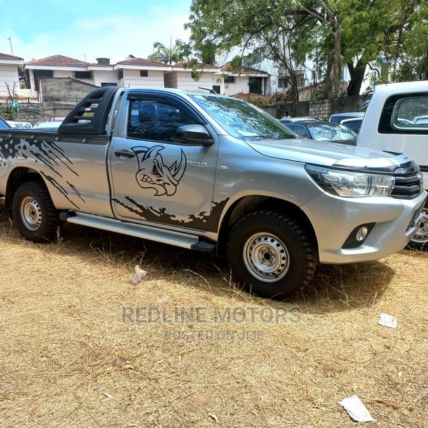 Toyota Hilux 2016 Silver