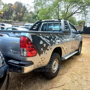 Toyota Hilux 2016 Silver