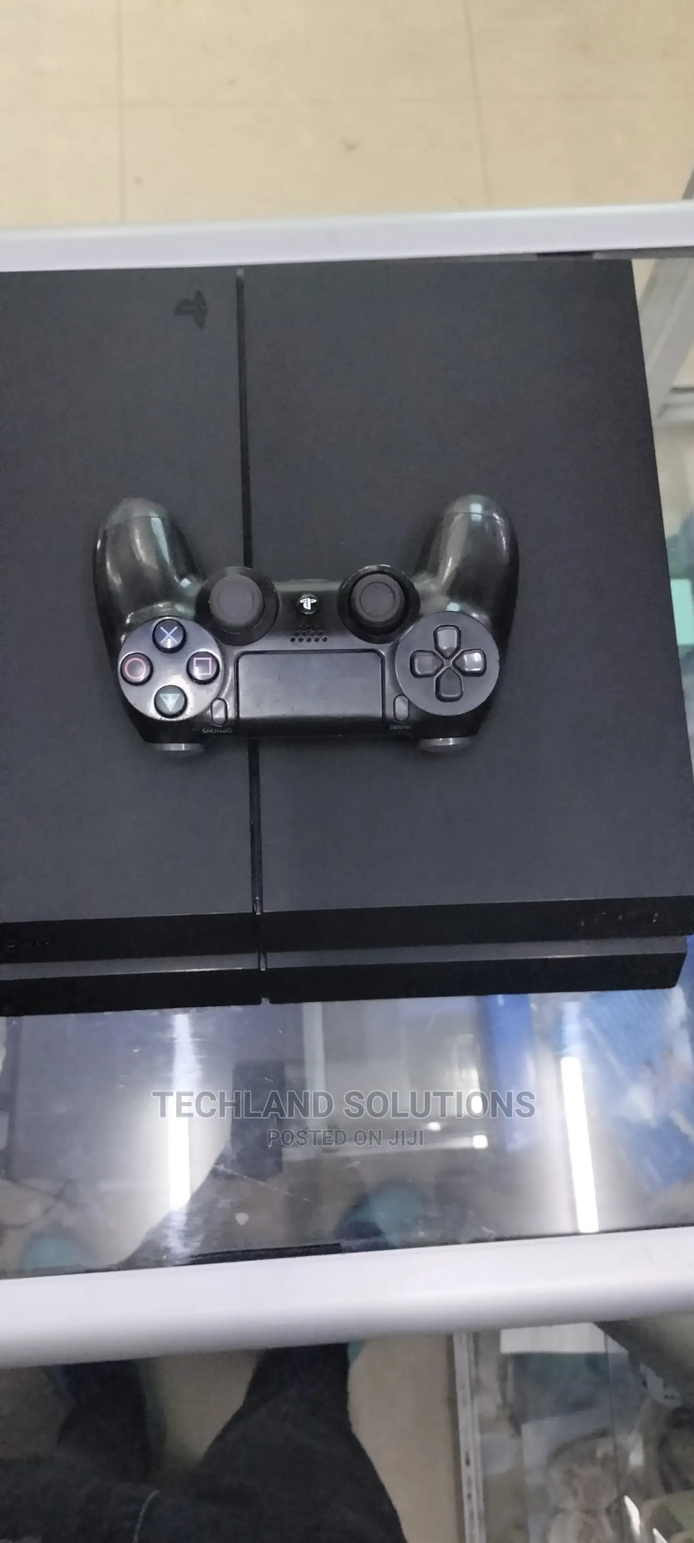Black SONY Ps4,Playstation 4, 6 Months Old