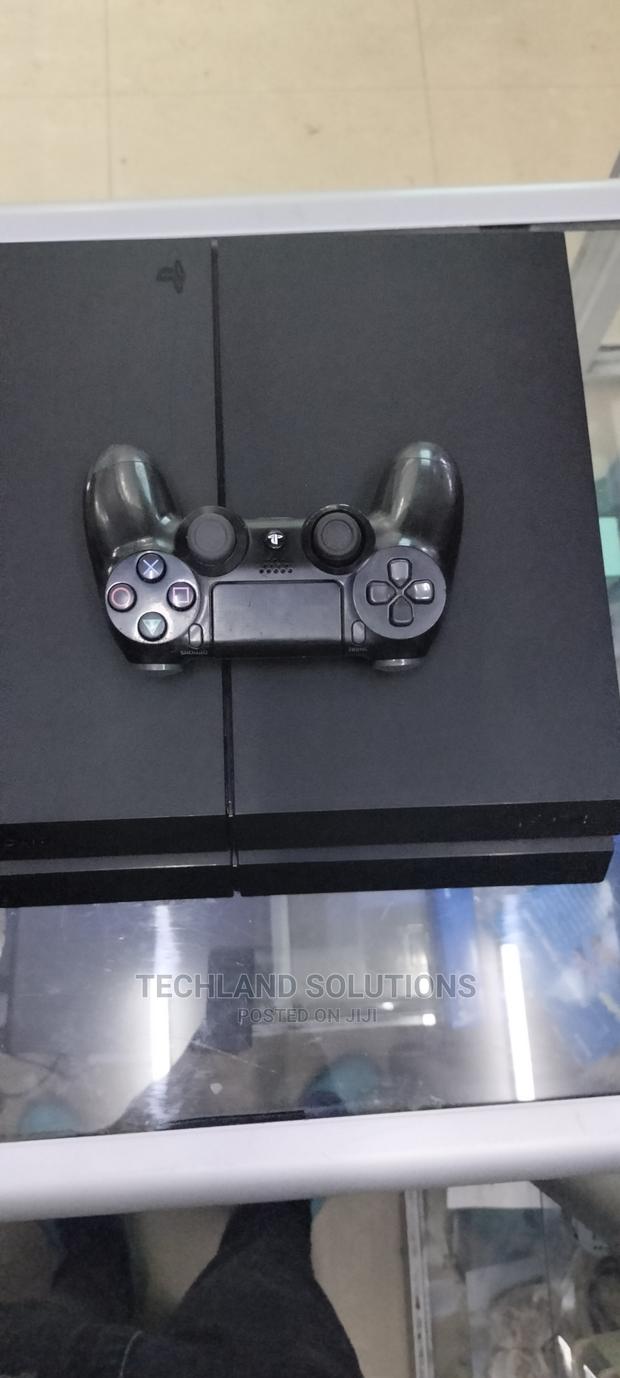 Black SONY Ps4,Playstation 4, 6 Months Old - thumbnail 3