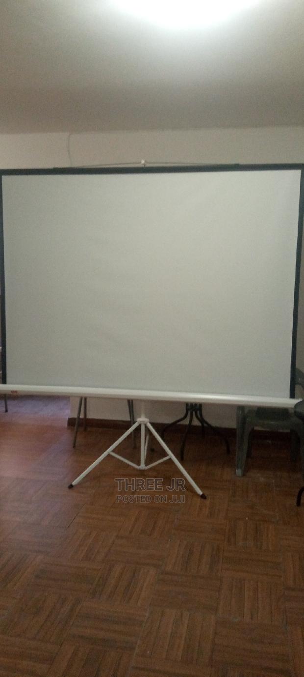 Great 84inch Tripod Projection Screen - main view