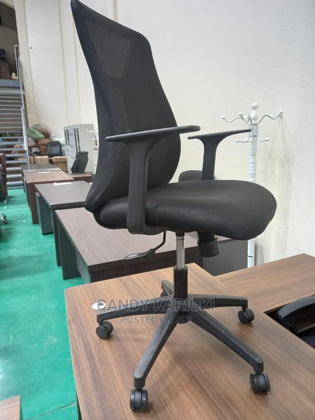 Ergonomic Office Seat - main view