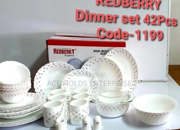Redberry Dinner Set - main view
