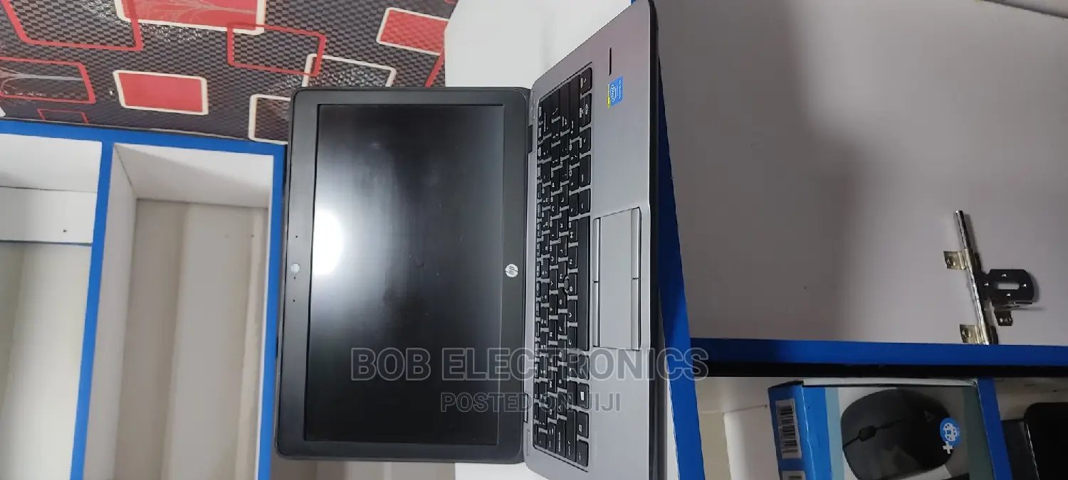 Laptop HP EliteBook 820 G2 4GB Intel Core I5 SSD 256GB