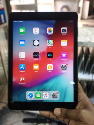 Apple iPad Air 16 GB Silver - main view