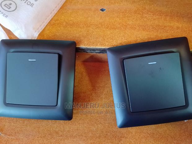 One Gang 2way Black Switch - main view