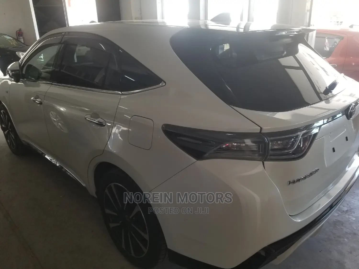 Toyota Harrier 2.0 4WD 2015 White