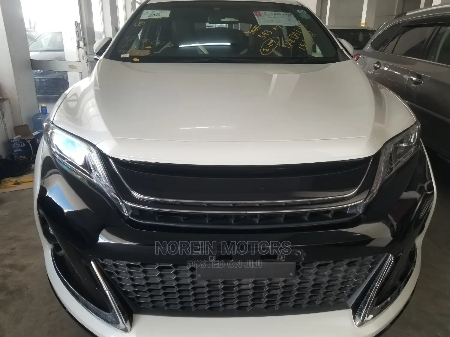 Toyota Harrier 2.0 4WD 2015 White