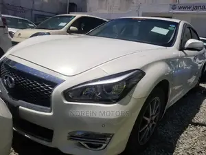Nissan Fuga 2015 White