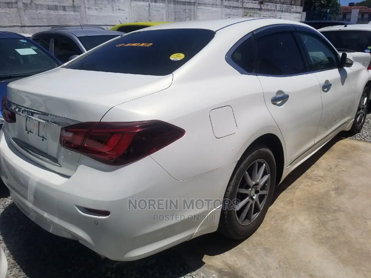 Nissan Fuga 2015 White