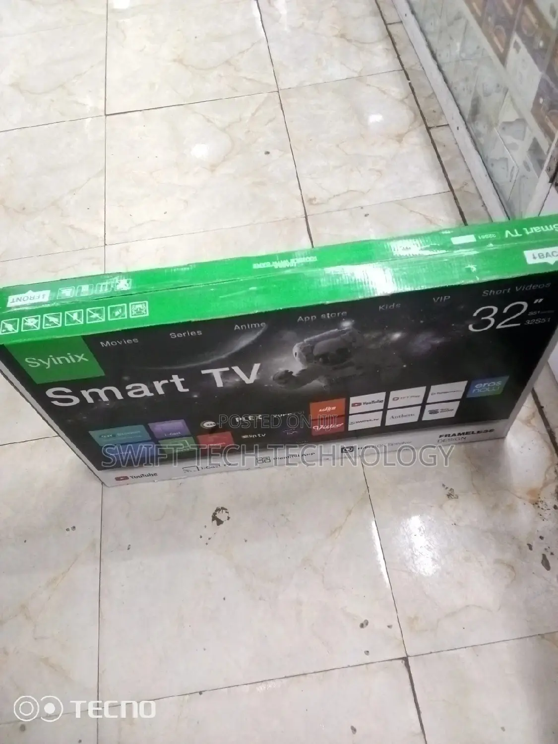 Synix 32" Smart Android . Brand New