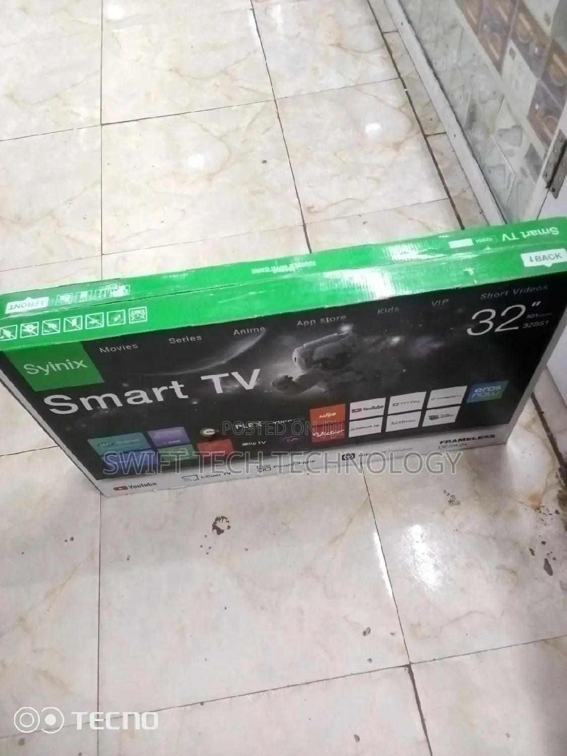 Synix 32" Smart Android . Brand New