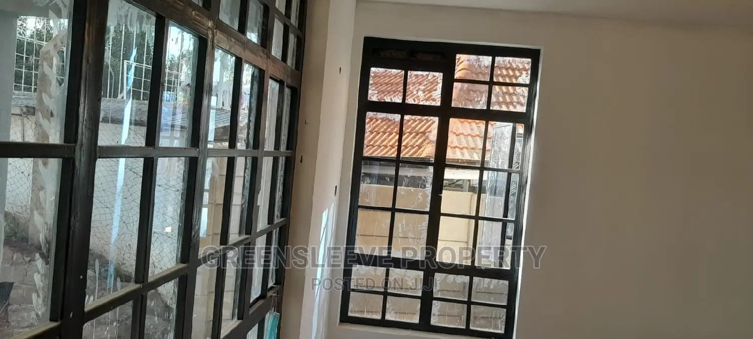 6bdrm Townhouse/Terrace in Karen Hardly Kisembe for sale