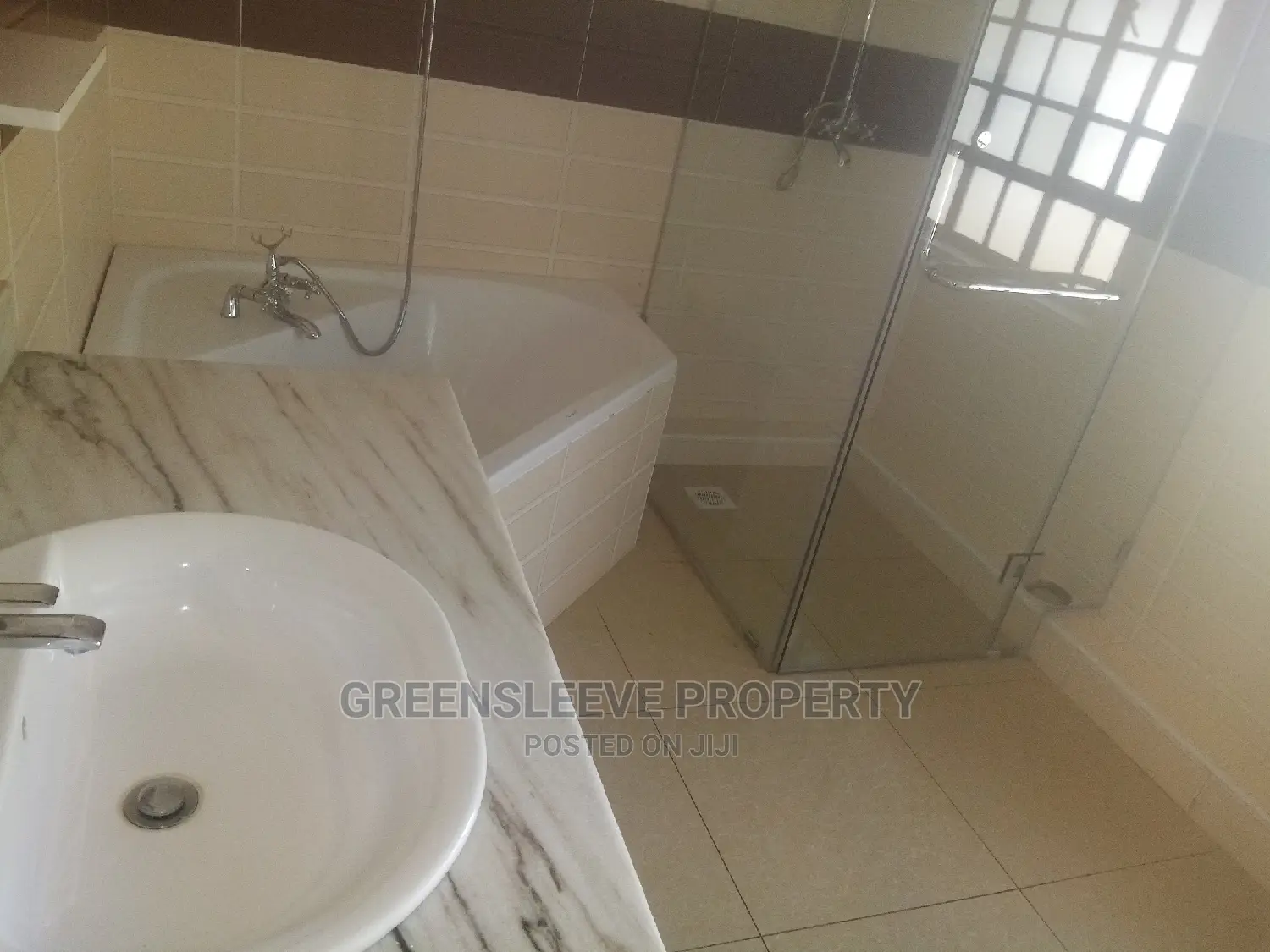 6bdrm Townhouse/Terrace in Karen Hardly Kisembe for sale