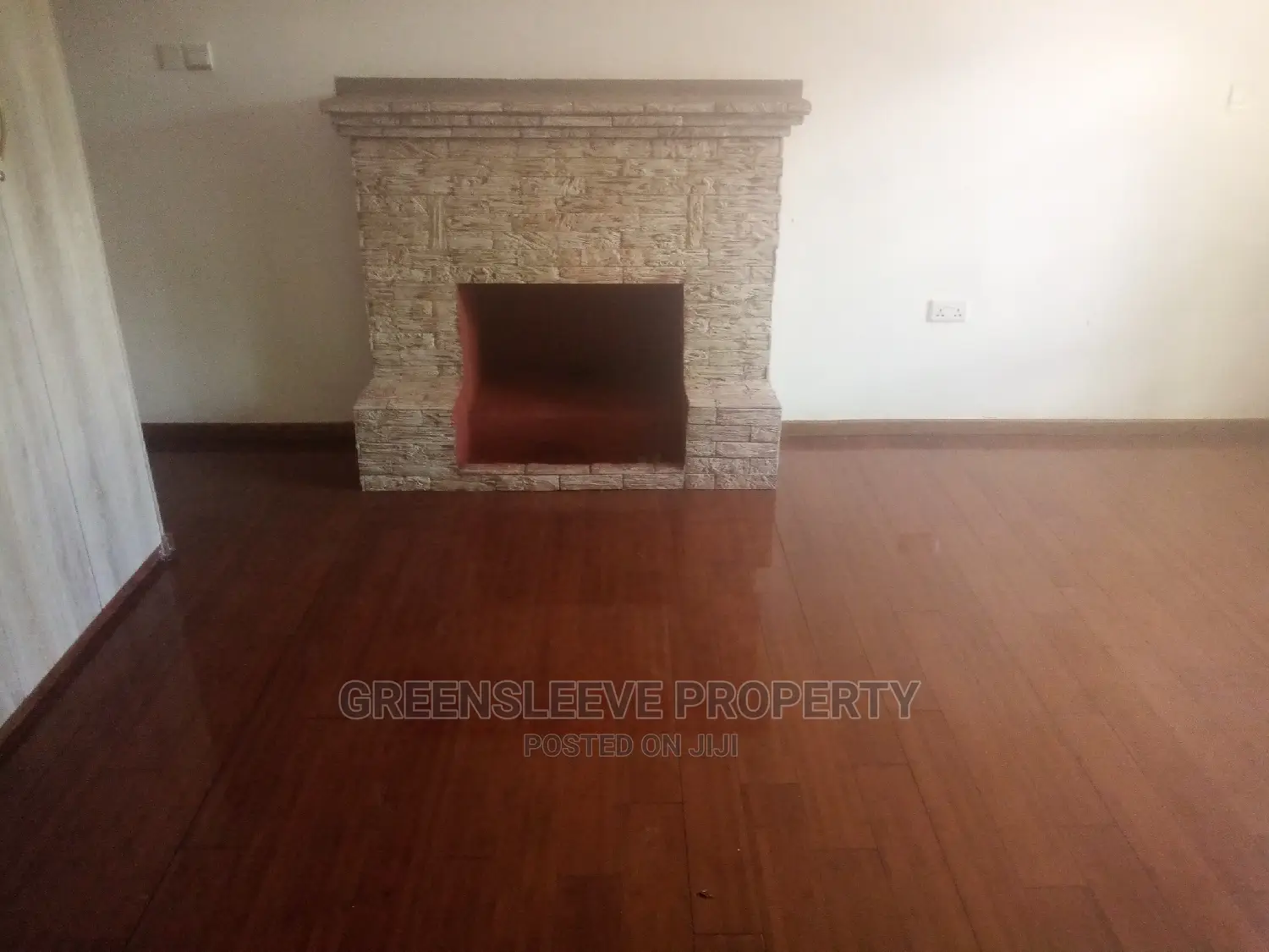 6bdrm Townhouse/Terrace in Karen Hardly Kisembe for sale