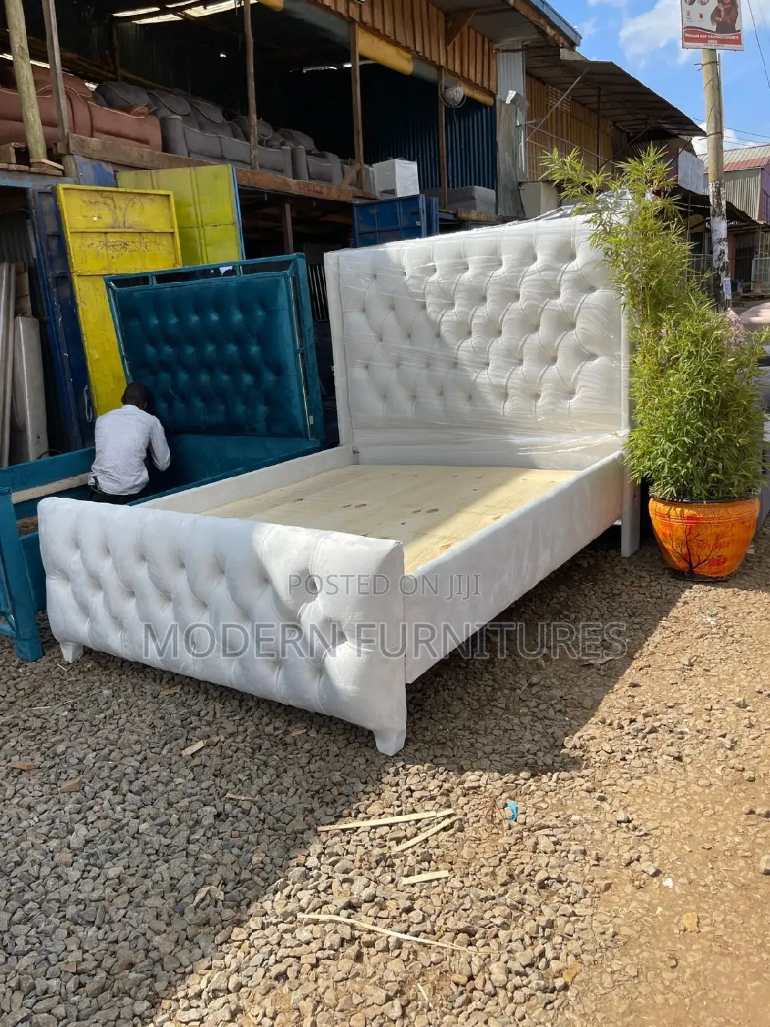 5/6 Tufted Bed