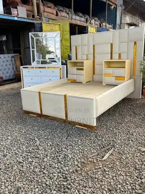 Classic 5/6 Bedroom Set/ Bed