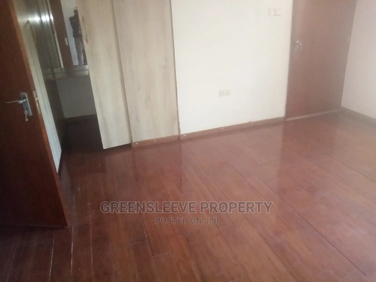 6bdrm Townhouse/Terrace in Kisembe, Hardy for sale