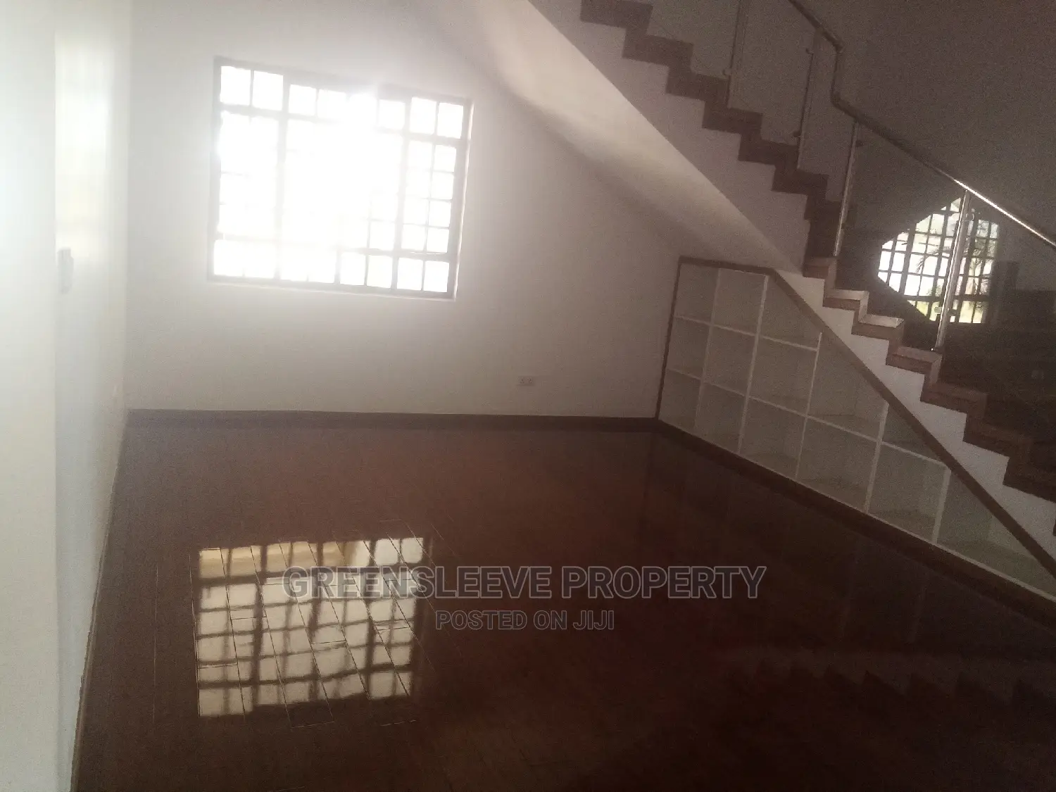 6bdrm Townhouse/Terrace in Kisembe, Hardy for sale