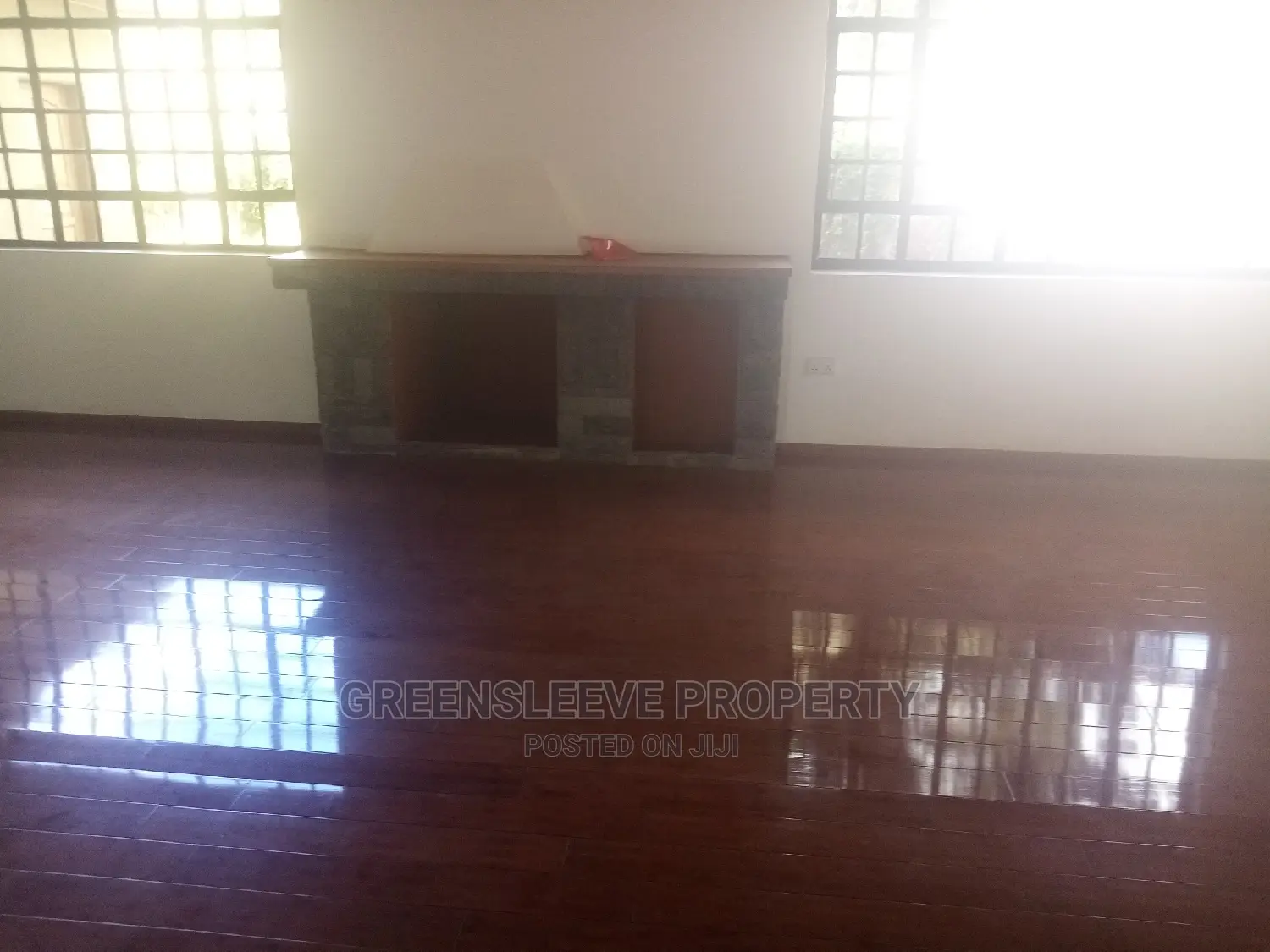 6bdrm Townhouse/Terrace in Kisembe, Hardy for sale
