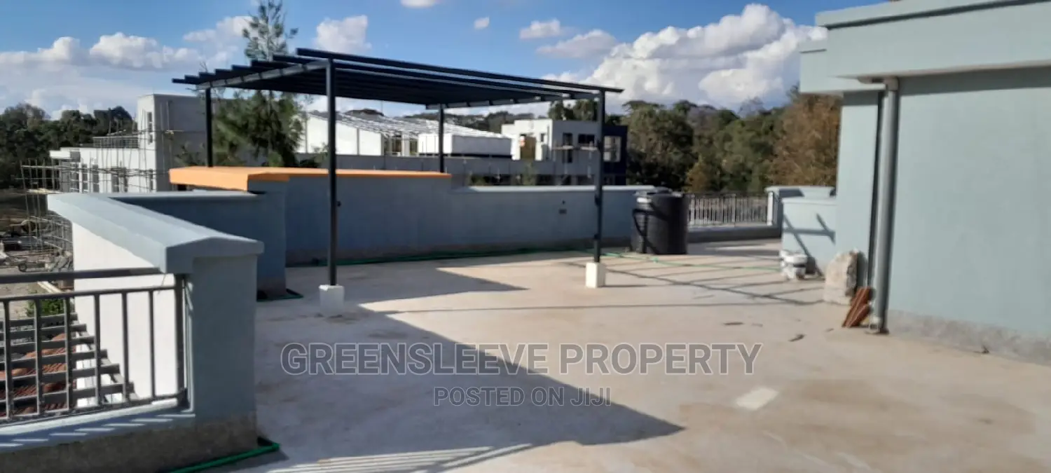 6bdrm Townhouse/Terrace in Kisembe, Hardy for sale