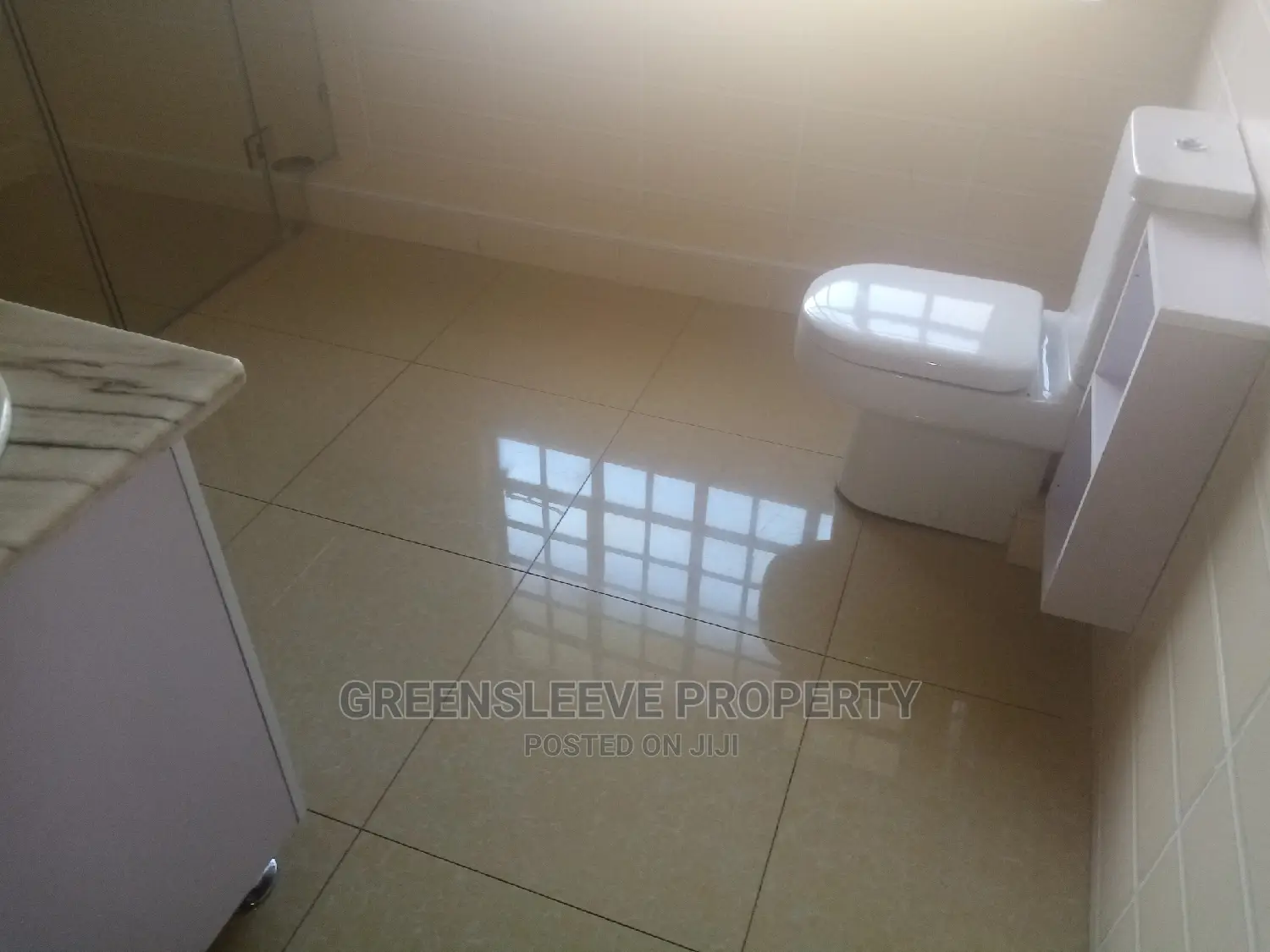 6bdrm Townhouse/Terrace in Kisembe, Hardy for sale