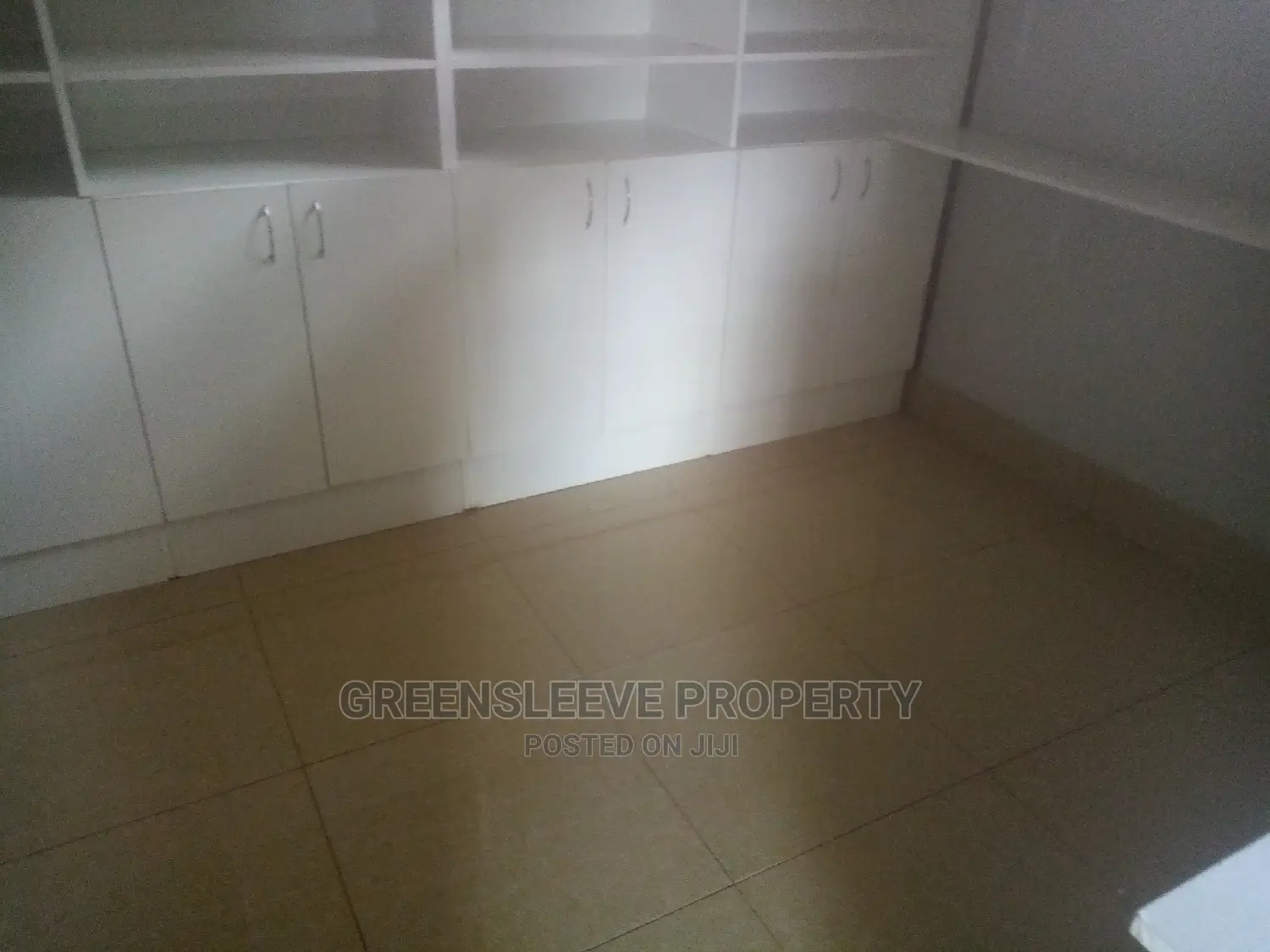 6bdrm Townhouse/Terrace in Kisembe, Hardy for sale