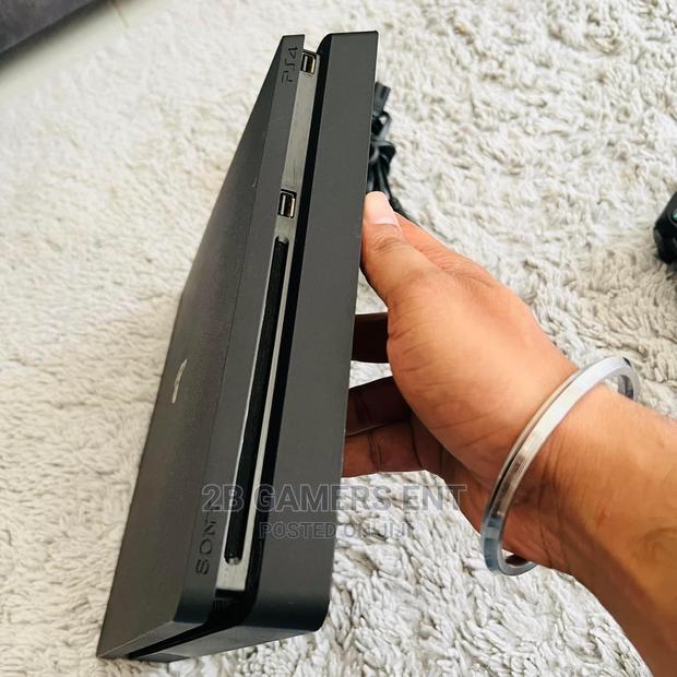 Slim Play Station 4, 1 TB - thumbnail 3