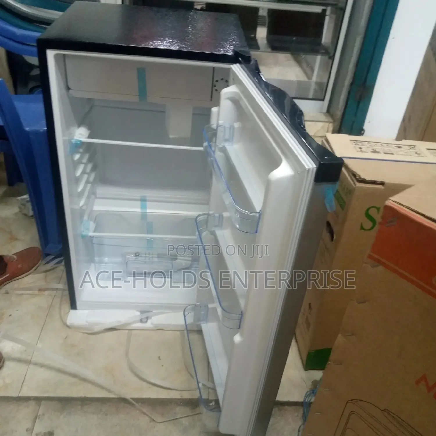 Von 90L Mini Fridge VARM- 11DHW Silver