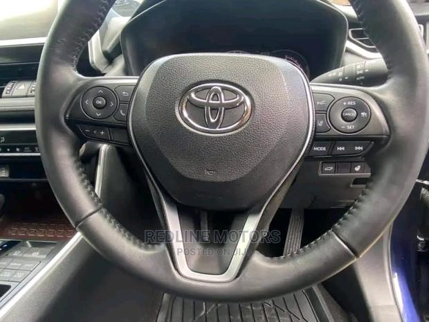 Toyota RAV4 2017 Blue - thumbnail 2