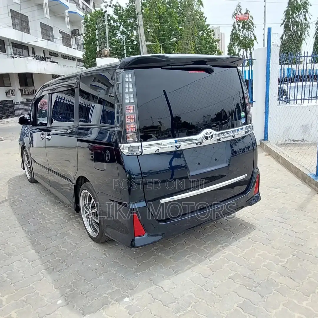 Toyota Voxy 2016 Black