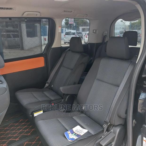Toyota Voxy 2016 Black - thumbnail 4